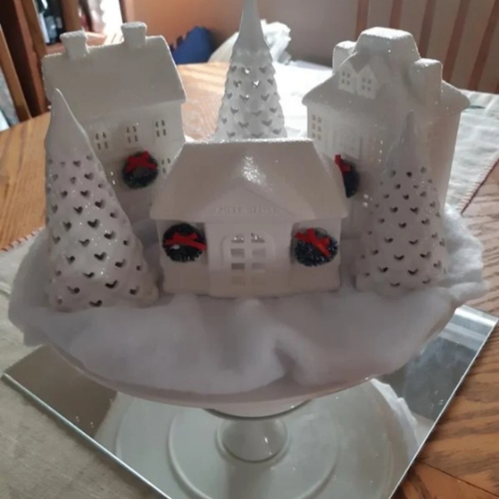 CHRISTMAS VILLAGE WHITE PORCELAIN LED BUILDING SET OF 3 By Bee & Willow BNWT